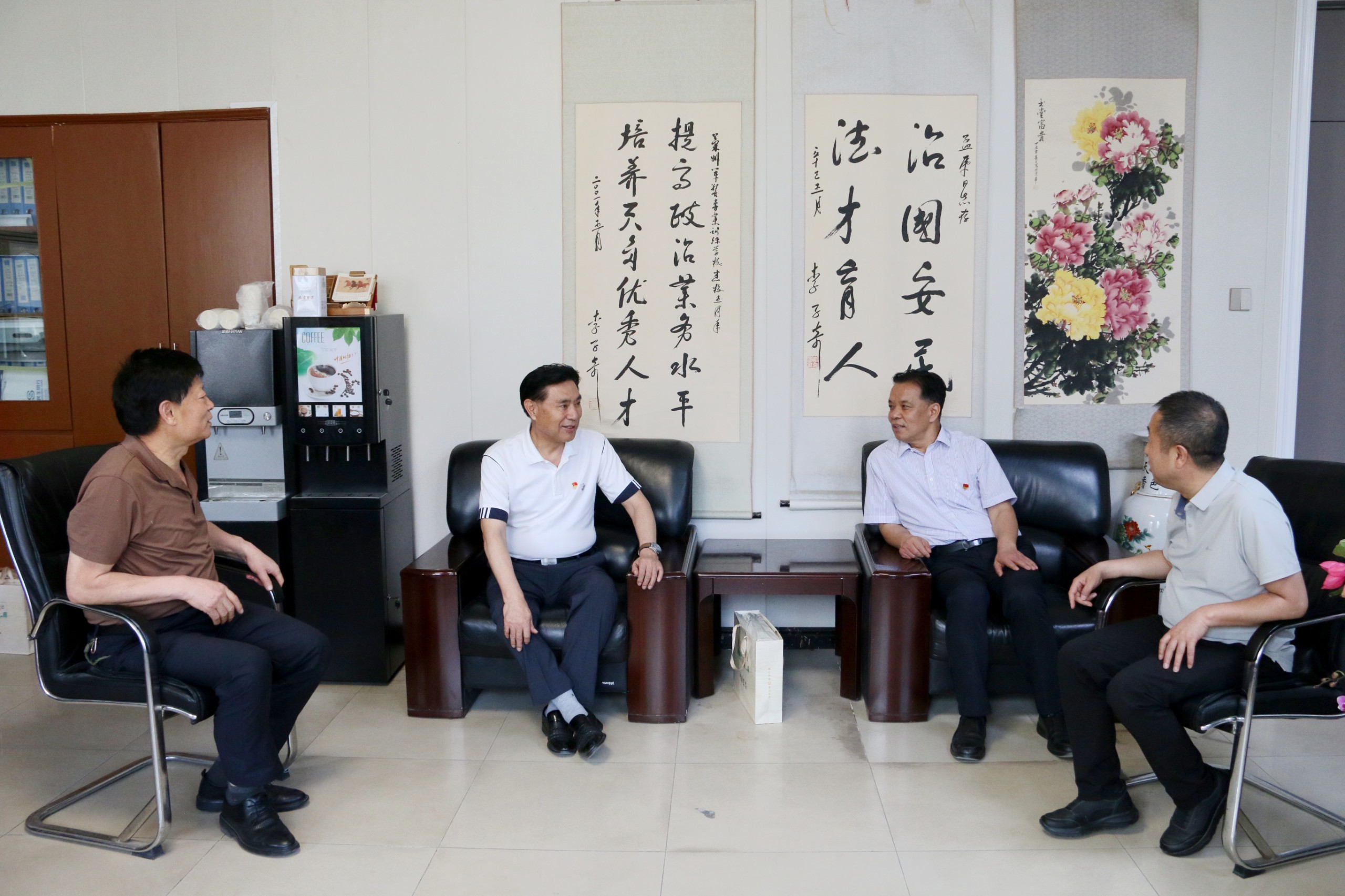 学院开展&ldquo;七一&rdquo;老党员慰问活动