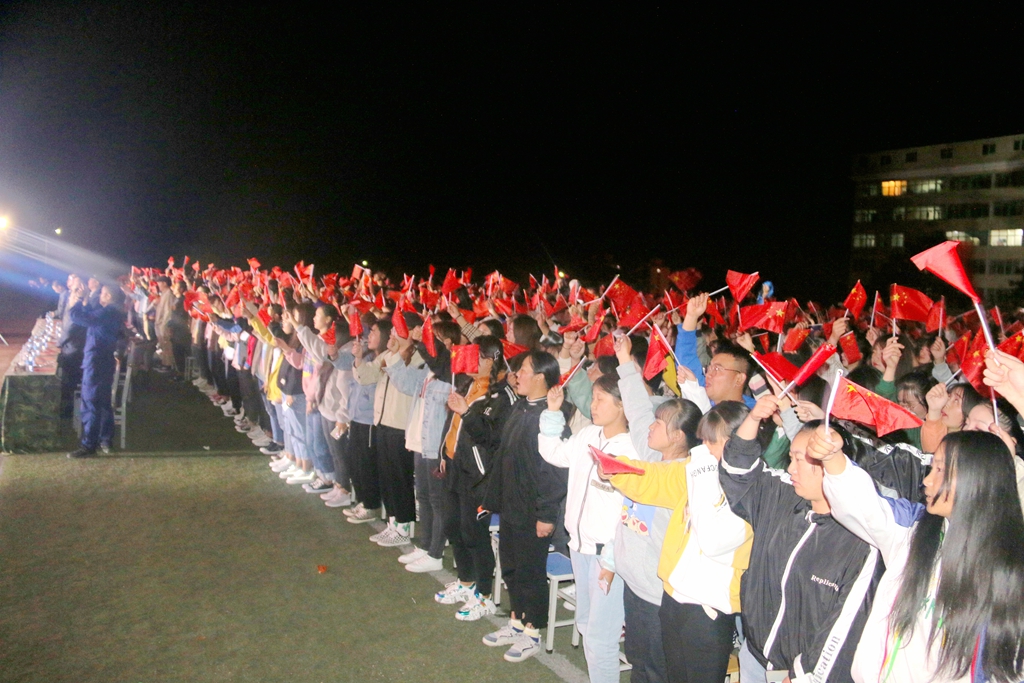 1569582588.jpg 庆祝建国70周年文艺晚会12.jpg